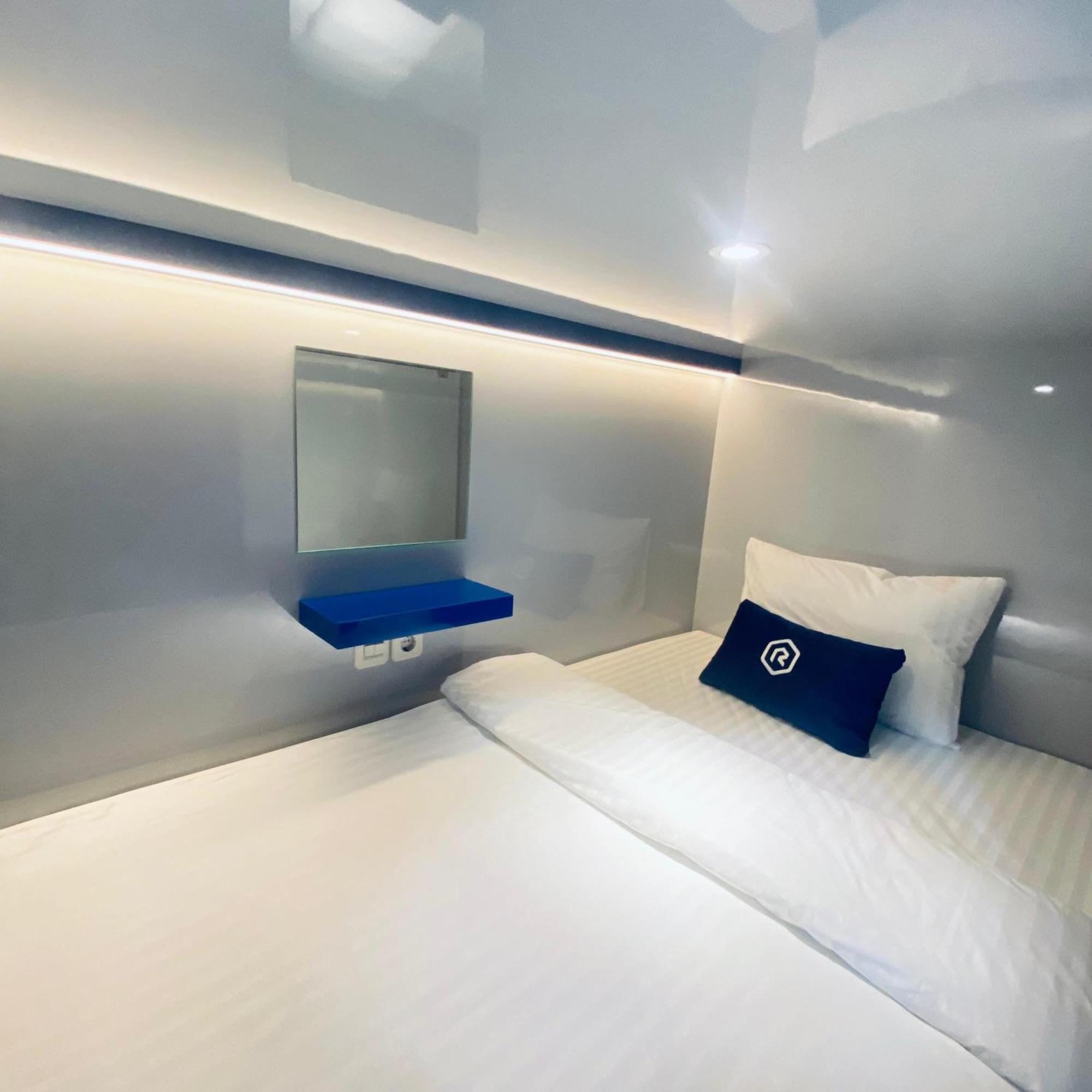 Rosalyne Sleepbox Malioboro 3 Hotell Yogyakarta Eksteriør bilde