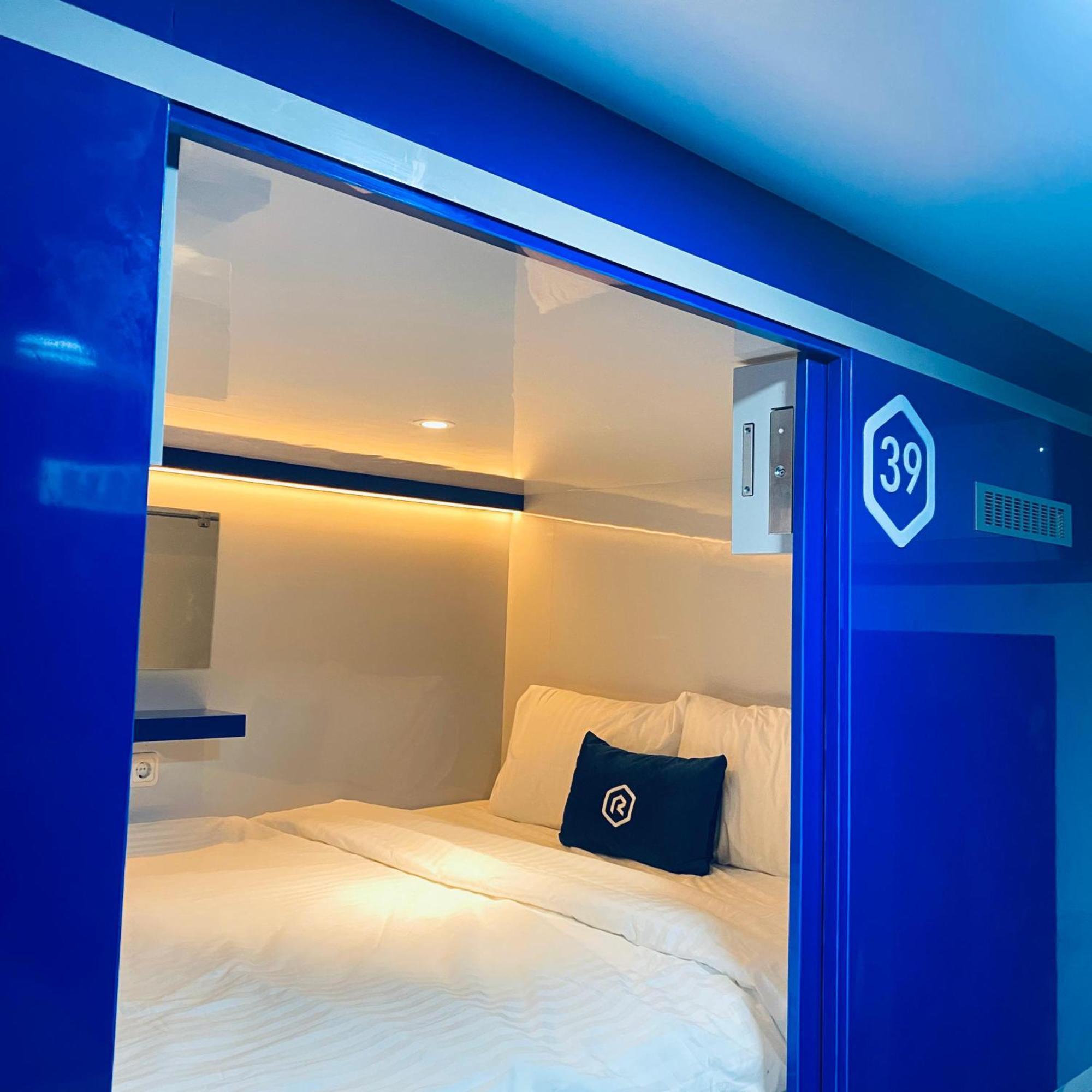 Rosalyne Sleepbox Malioboro 3 Hotell Yogyakarta Eksteriør bilde