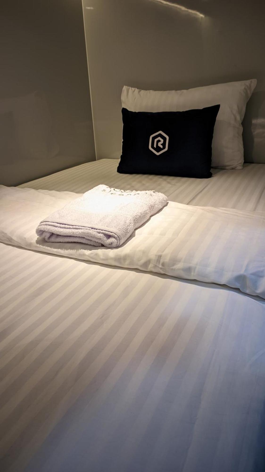Rosalyne Sleepbox Malioboro 3 Hotell Yogyakarta Eksteriør bilde