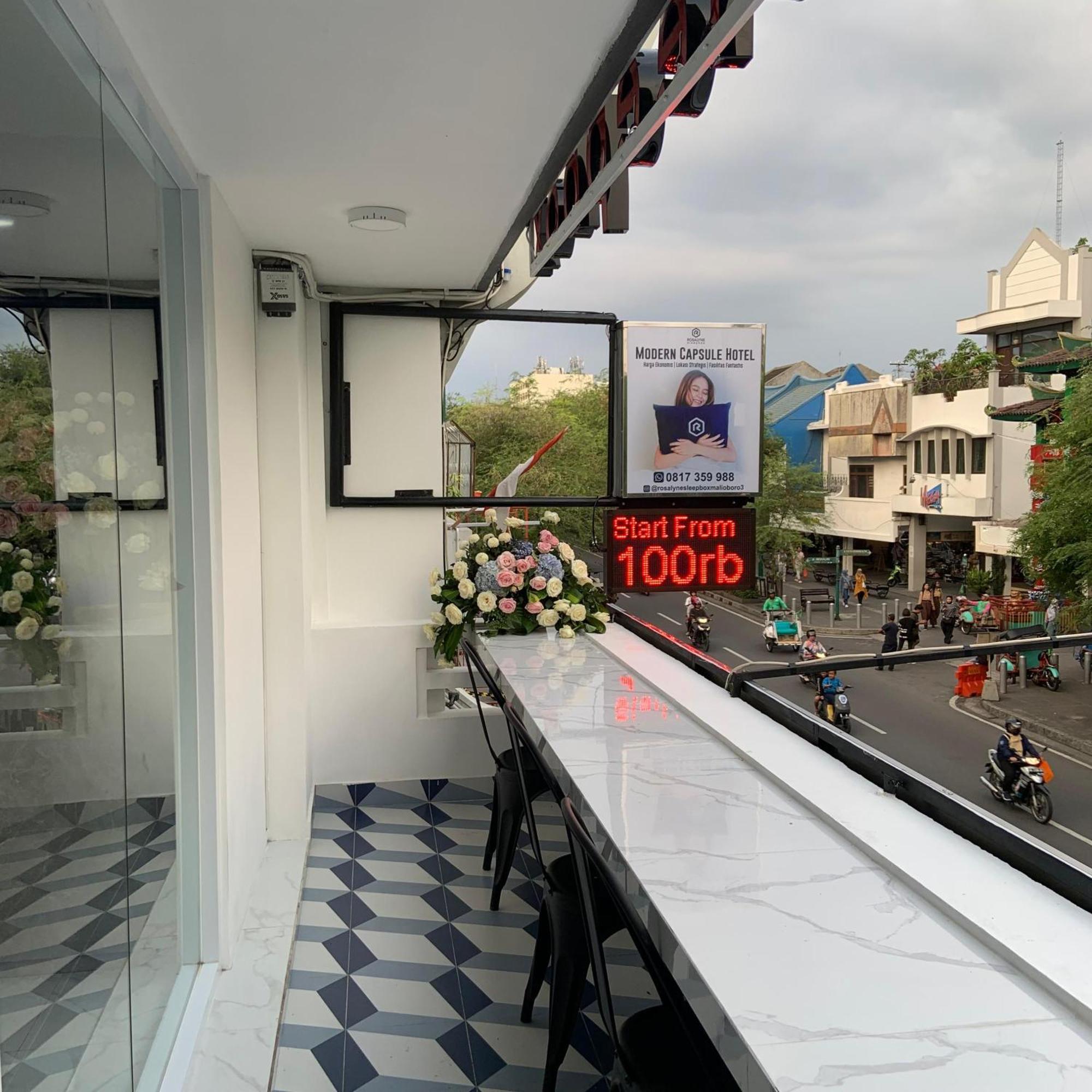 Rosalyne Sleepbox Malioboro 3 Hotell Yogyakarta Eksteriør bilde